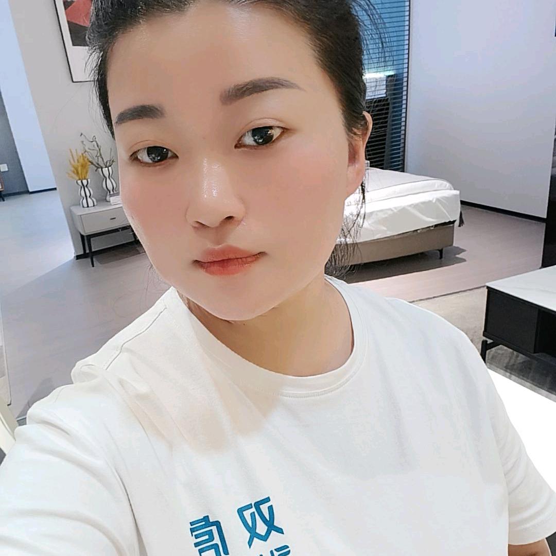 白兔潭戴芝蒂内衣店~叶子