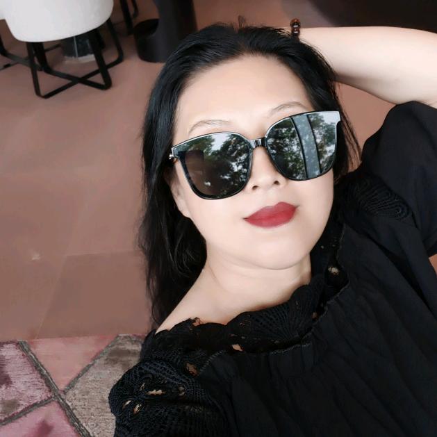 阿月穿搭