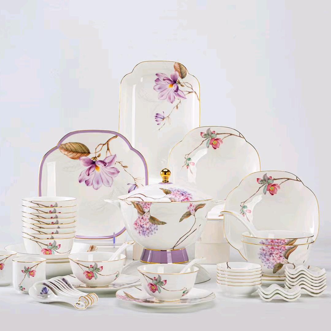 卖陶瓷的小姐姐