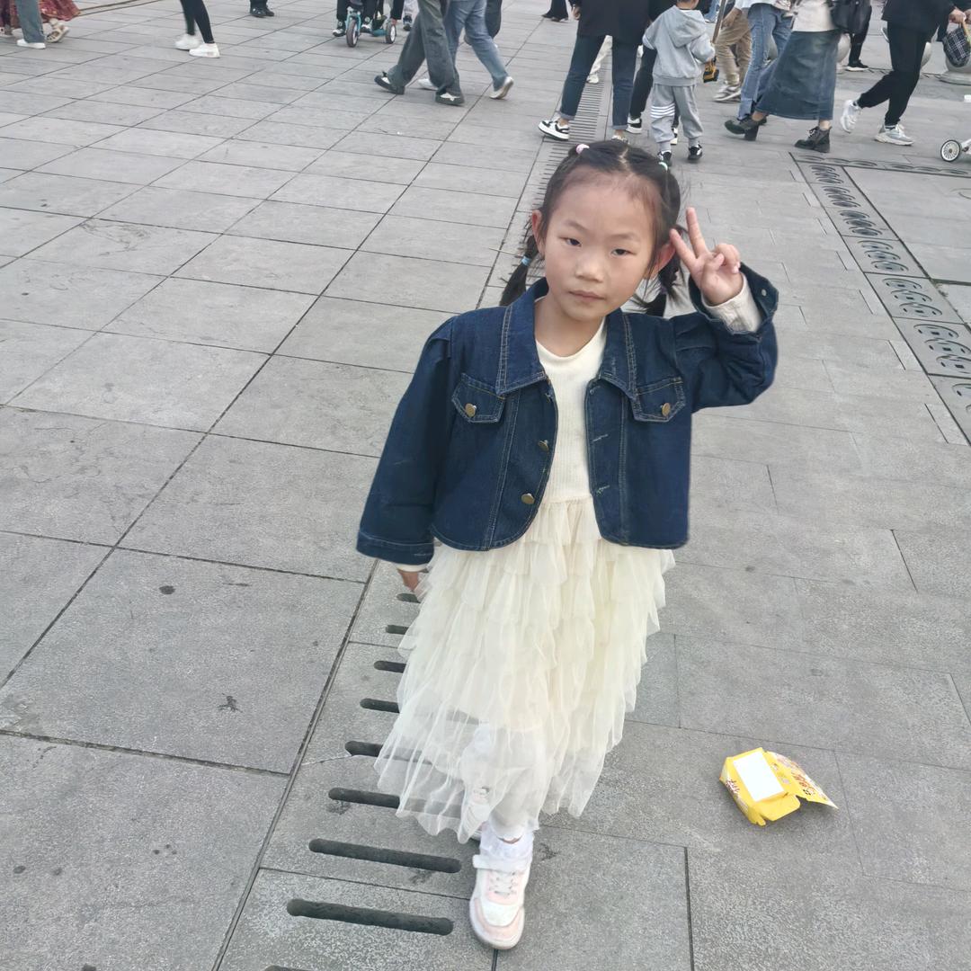丁小杰批发糖果玩具
