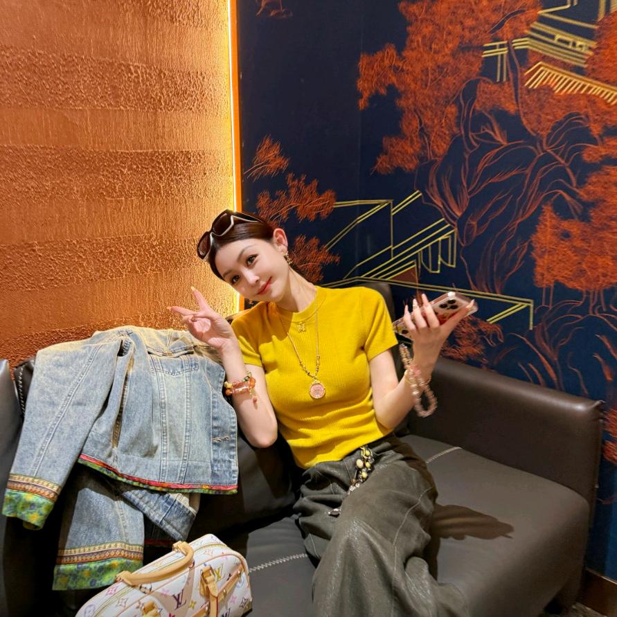 余潇潇—精致穿搭