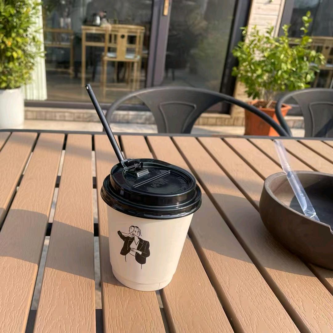 人生苦短，小酒倒满