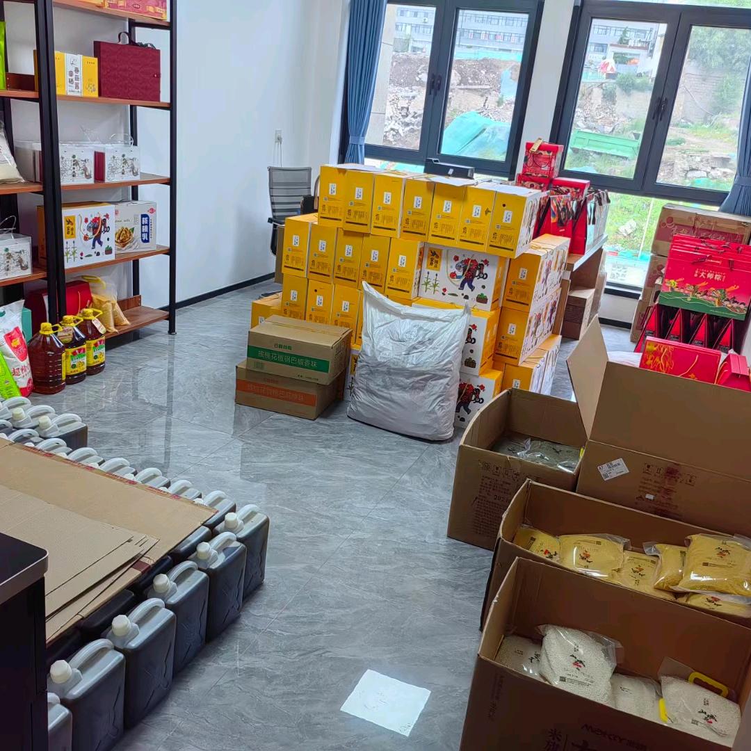 宜君县卖特产的高姐姐
