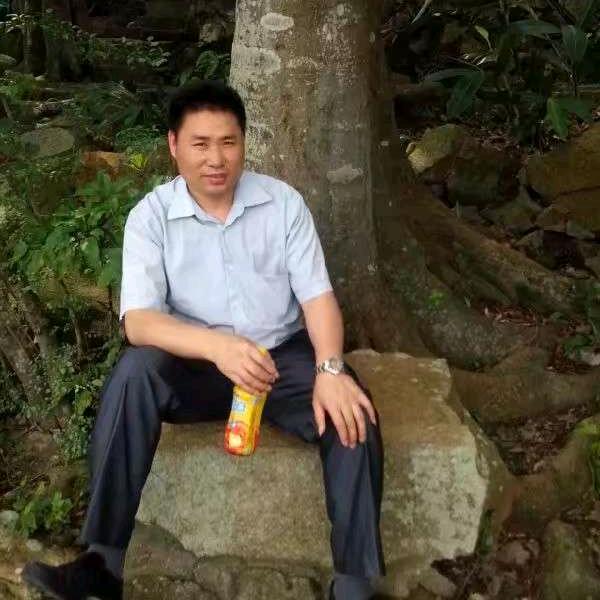 何俊毅