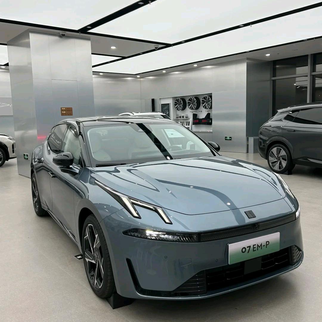 卖领克的小姐姐