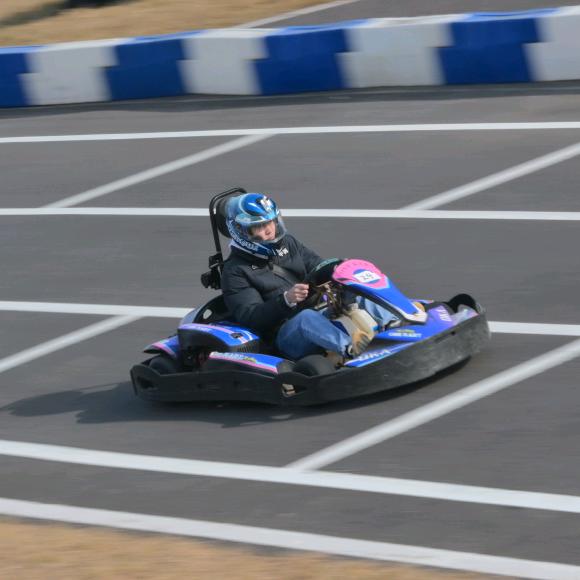 蹬着三轮去越野