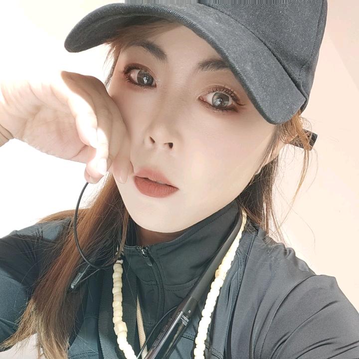 Female   Barber  贺