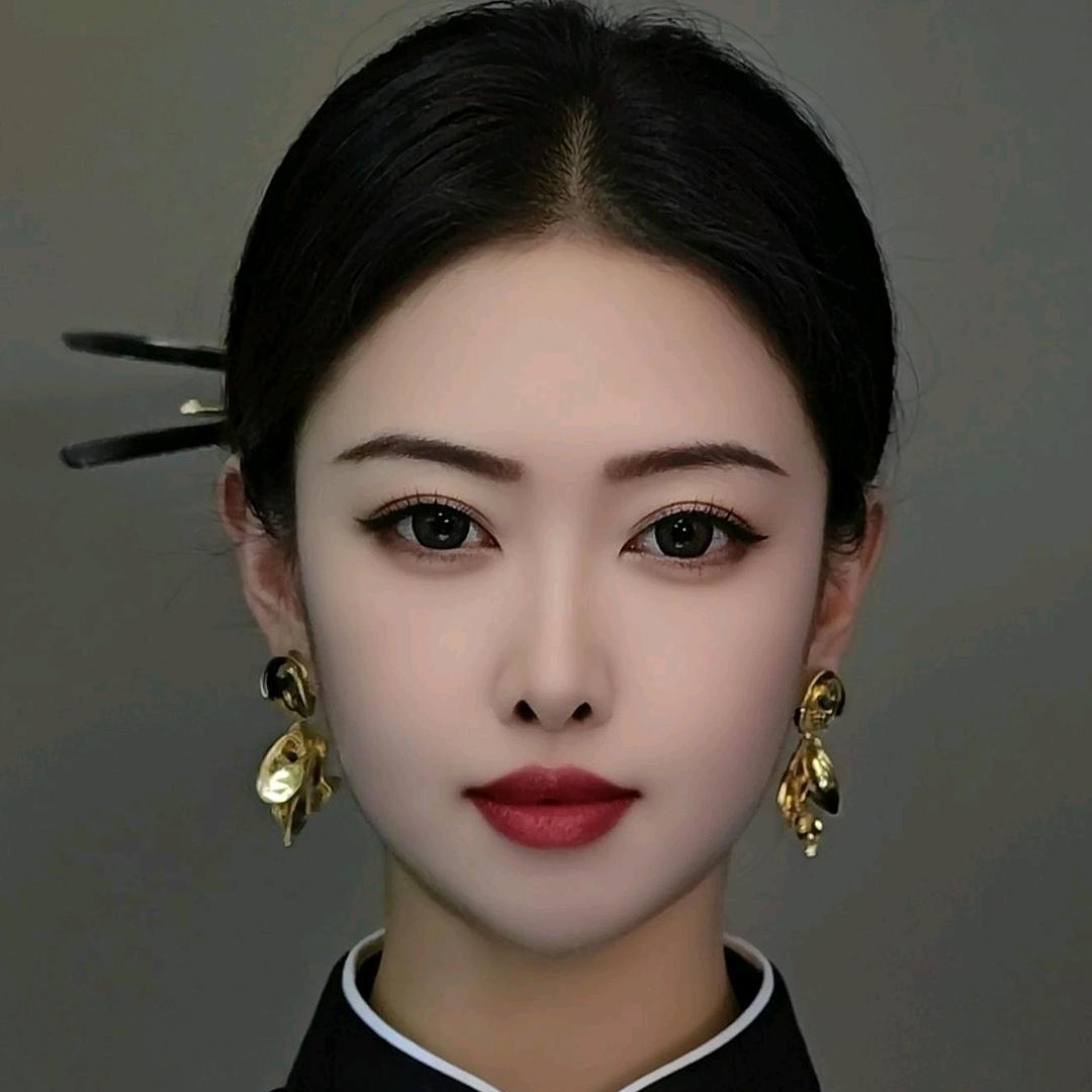 এ᭄ℳ๓ 一介俗人°º᭄