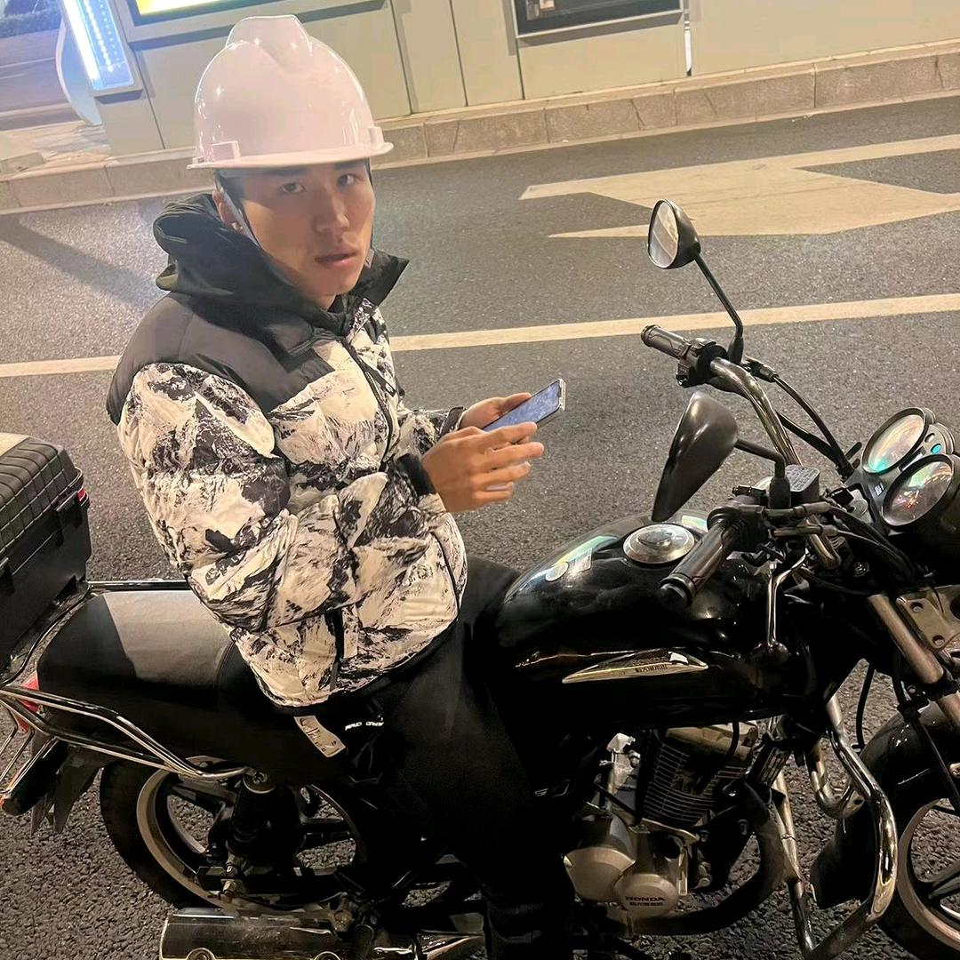 优雅的金泓磊