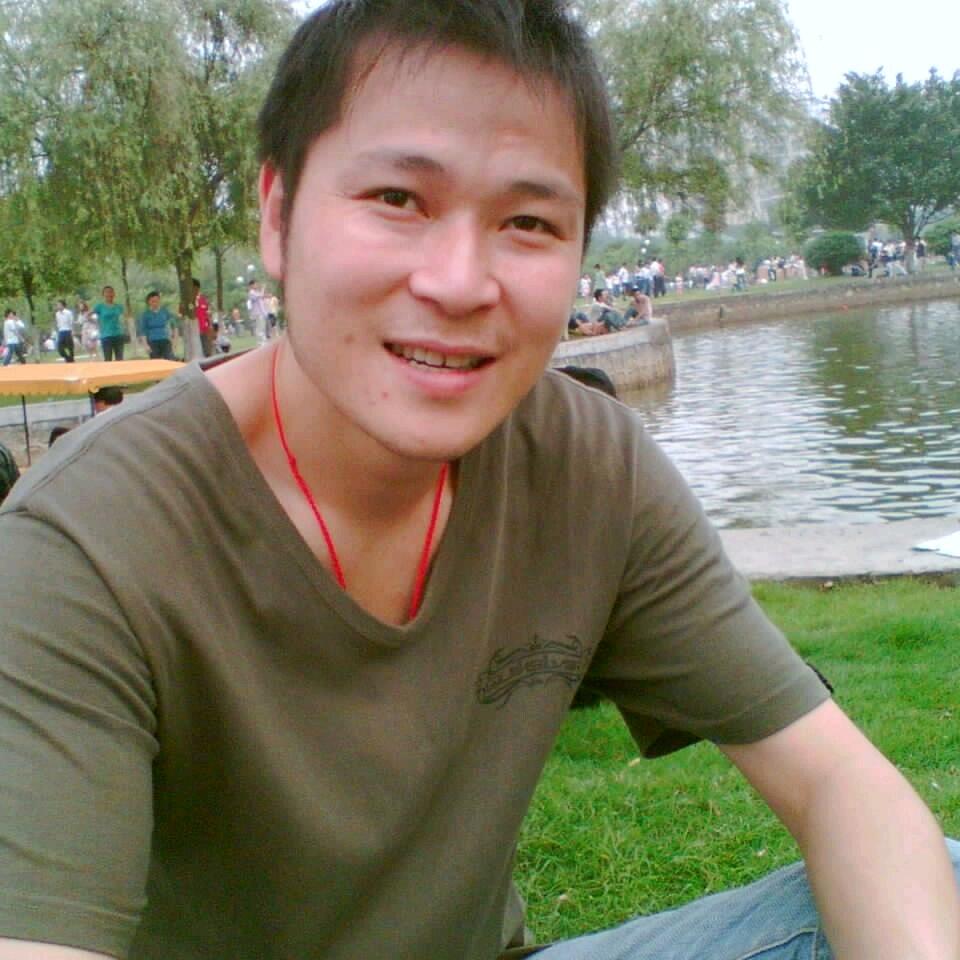 苏建乐星途创意服装店