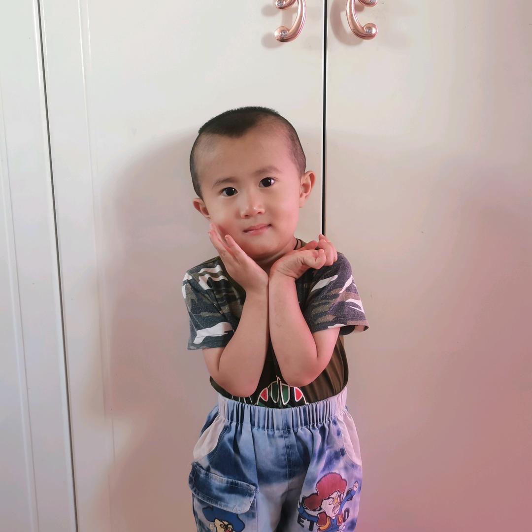 开着拖拉机迎接春天的到来