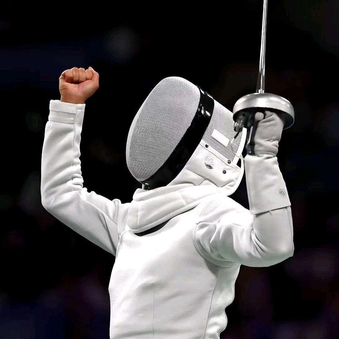 万国击剑邹城----孟教练