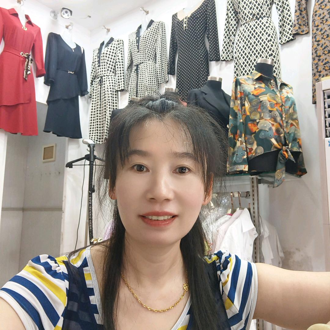 月月想，单身