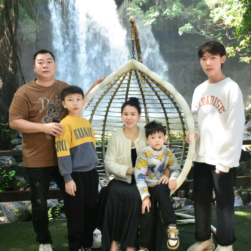 在徐闻龙塘卖化妆日用品的-香哥