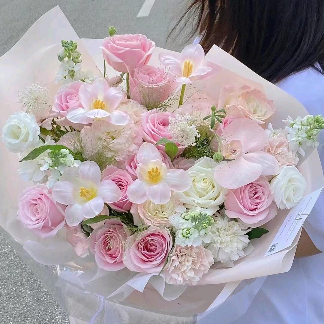南京建邺区南湖公园边上花满间鲜花店