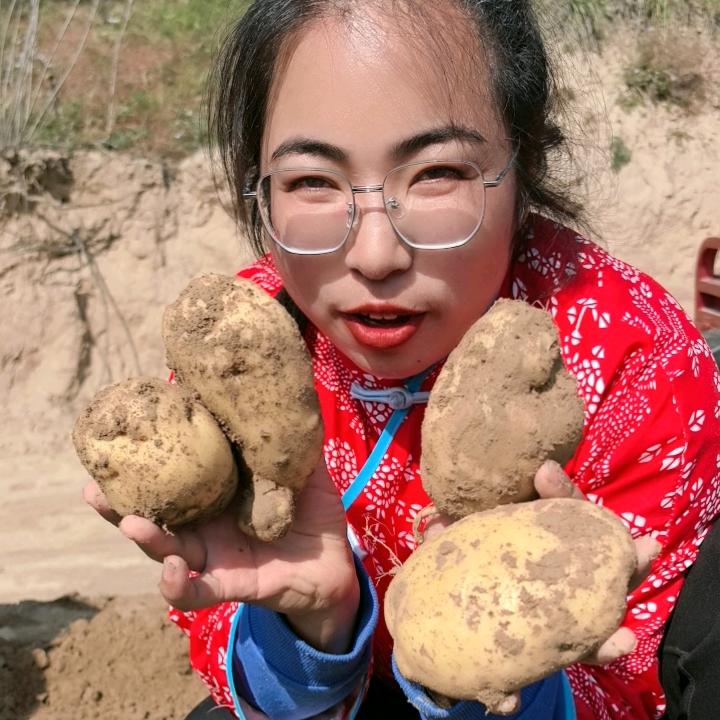 孙于利一家人