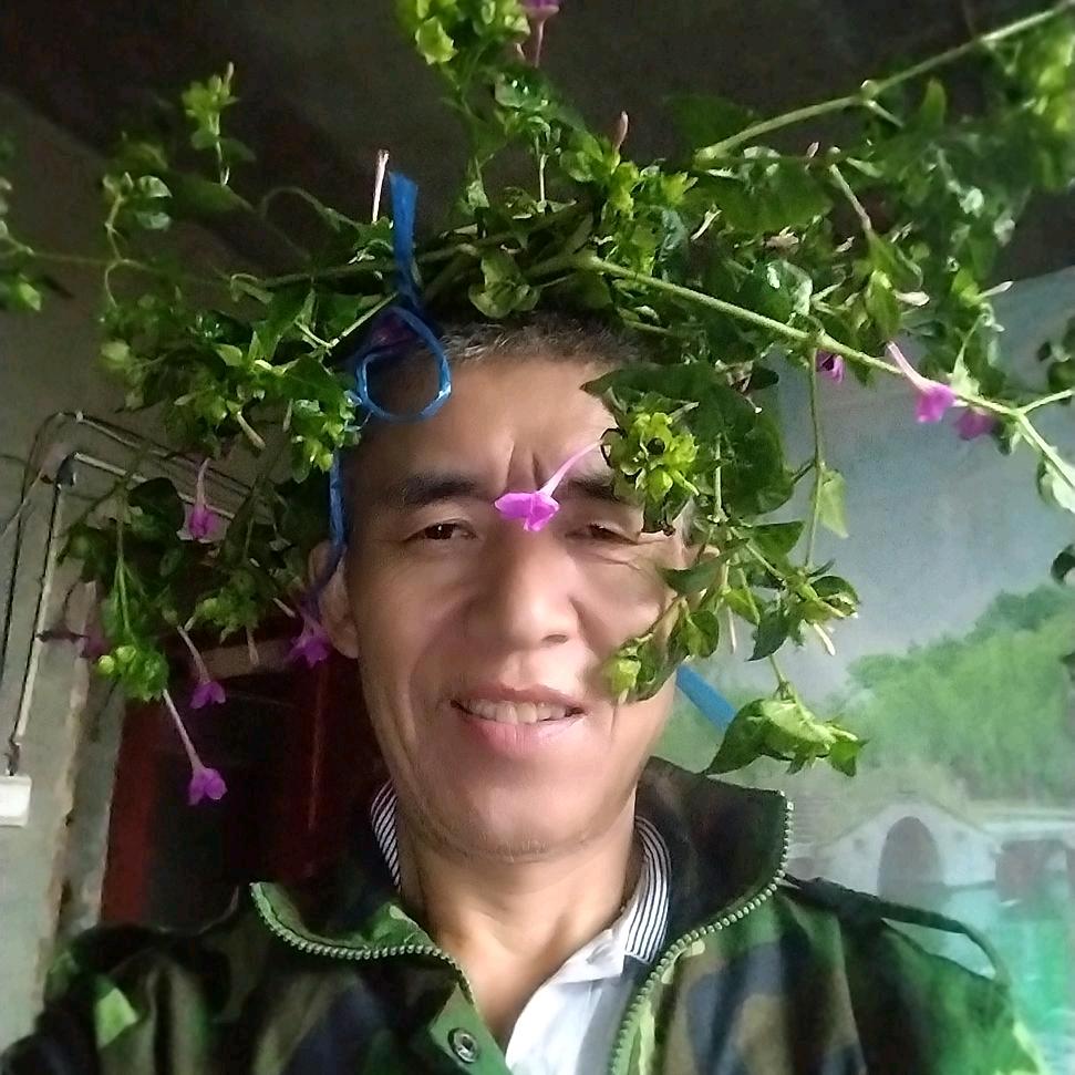 晚上7点钟张大哥废品回收