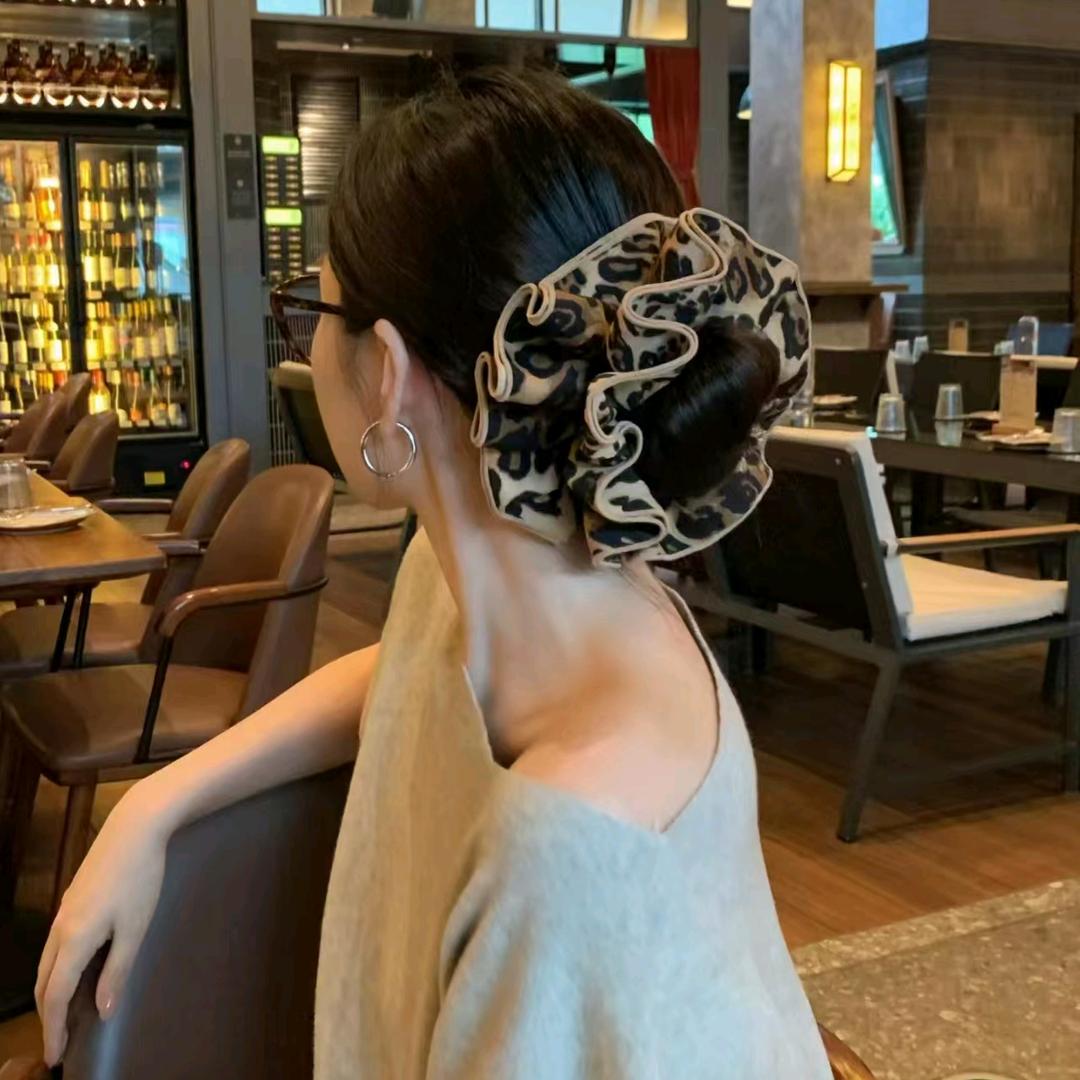 云美发饰店