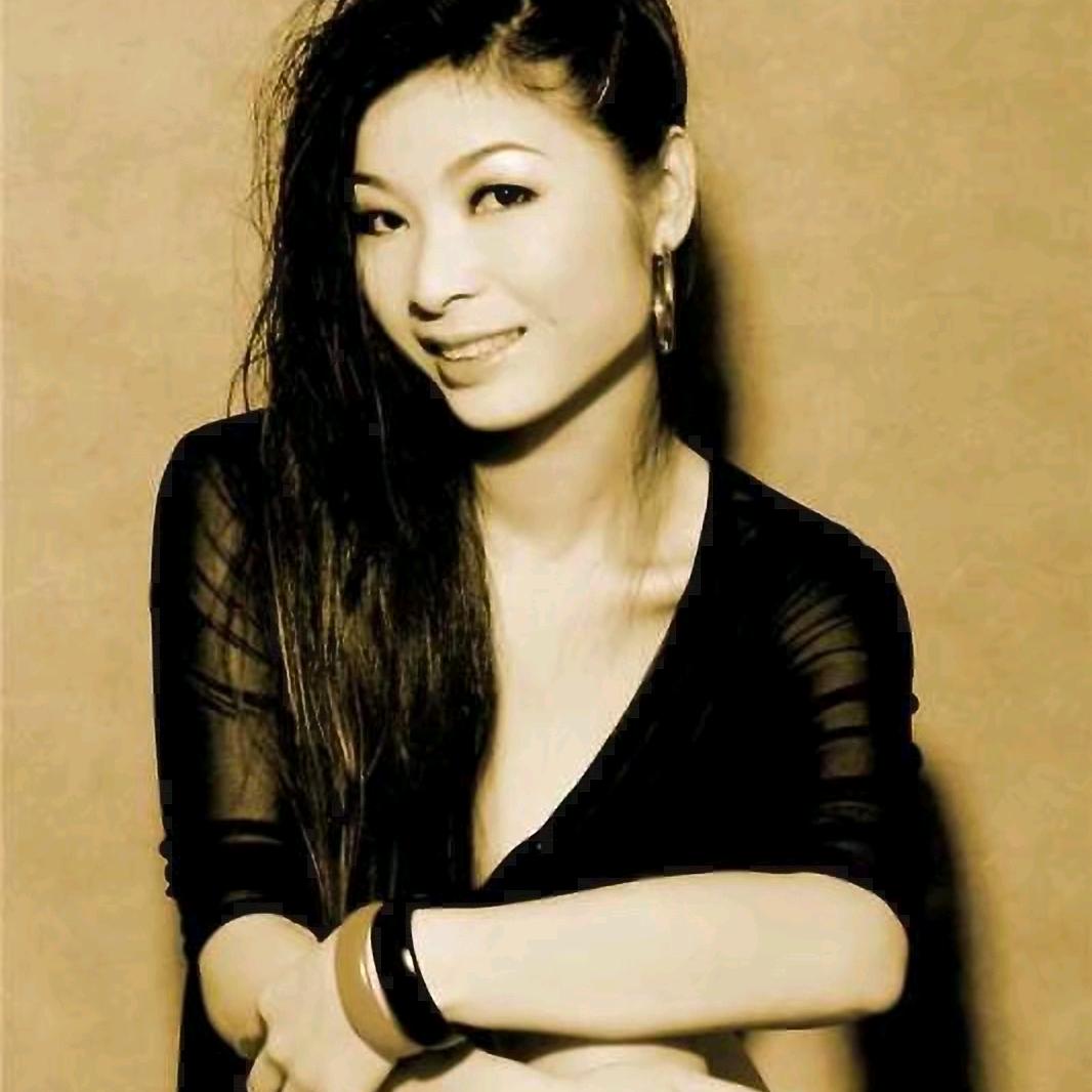 亮亮（橱窗有舞蹈服）