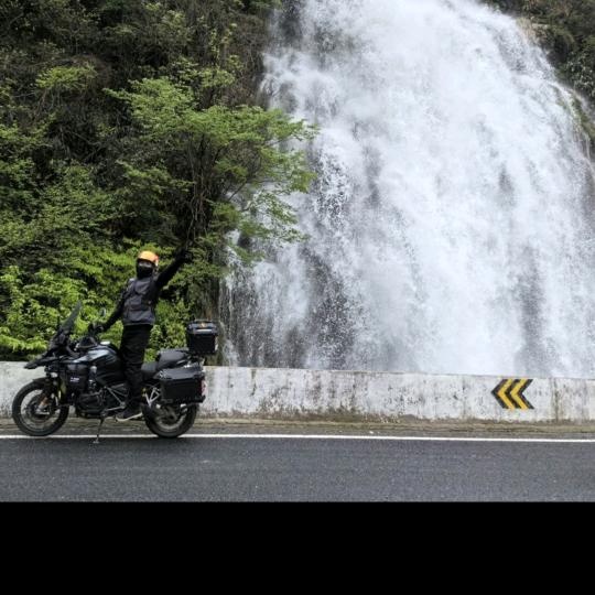 瘦成一道闪电