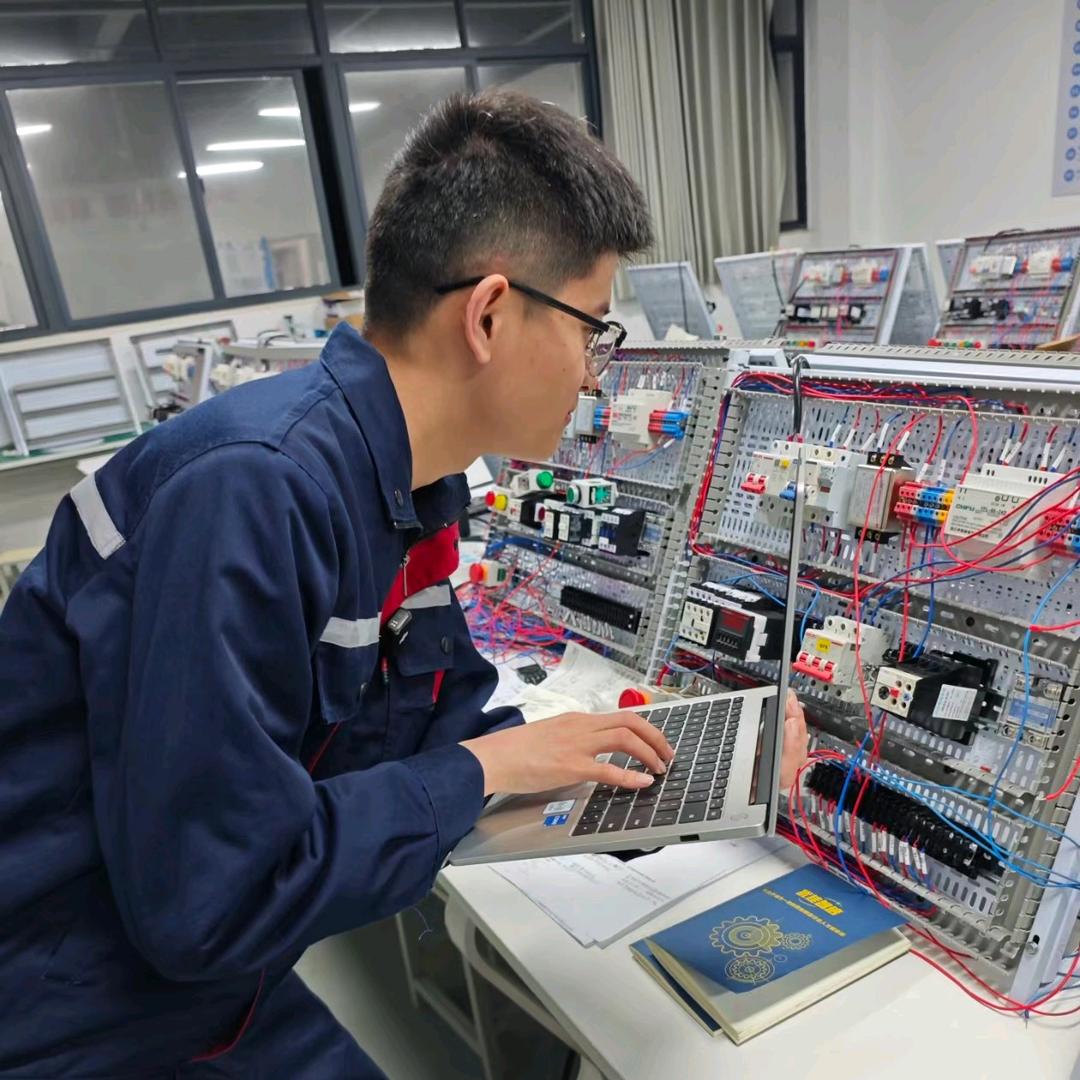 优路电气就业李老师