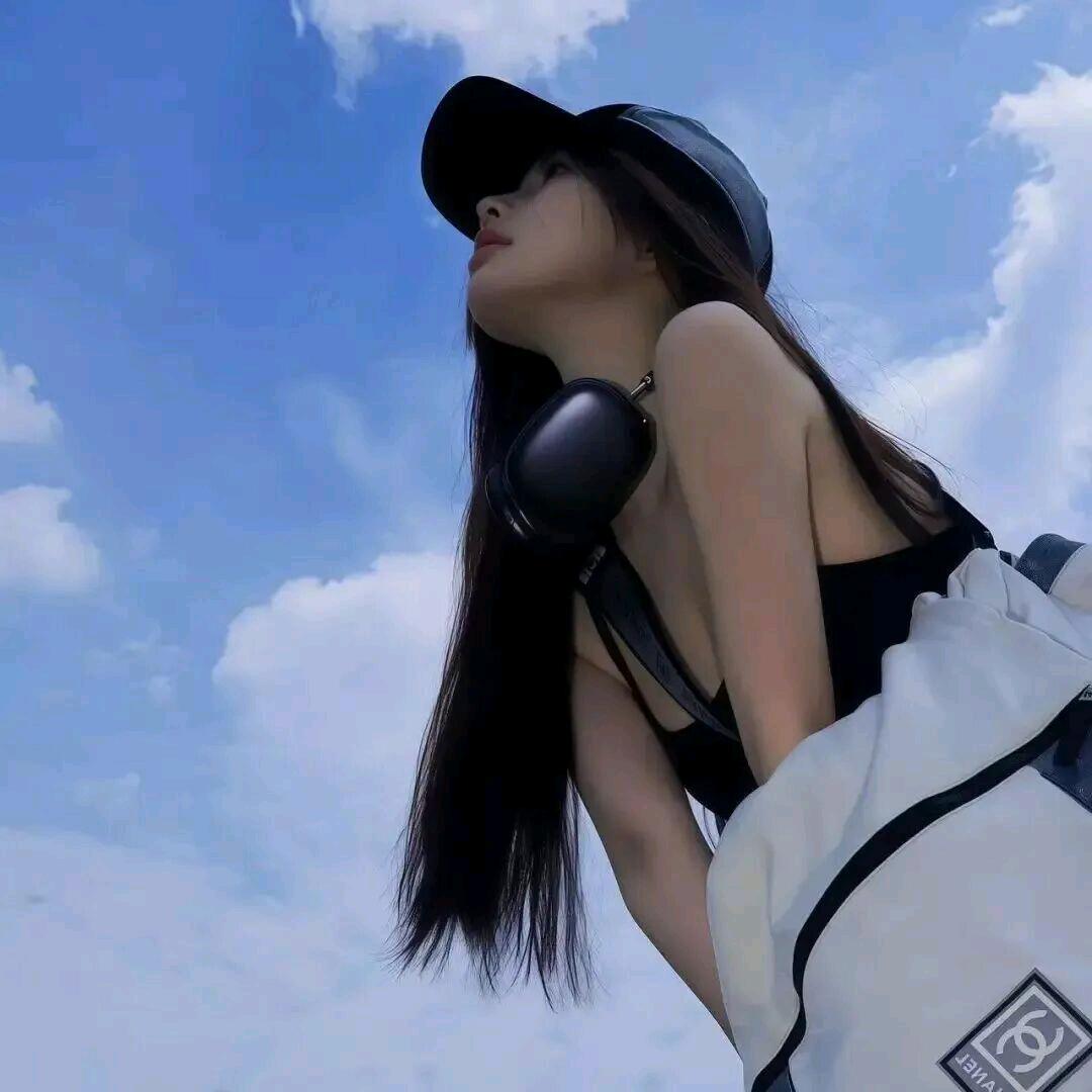 ⋆