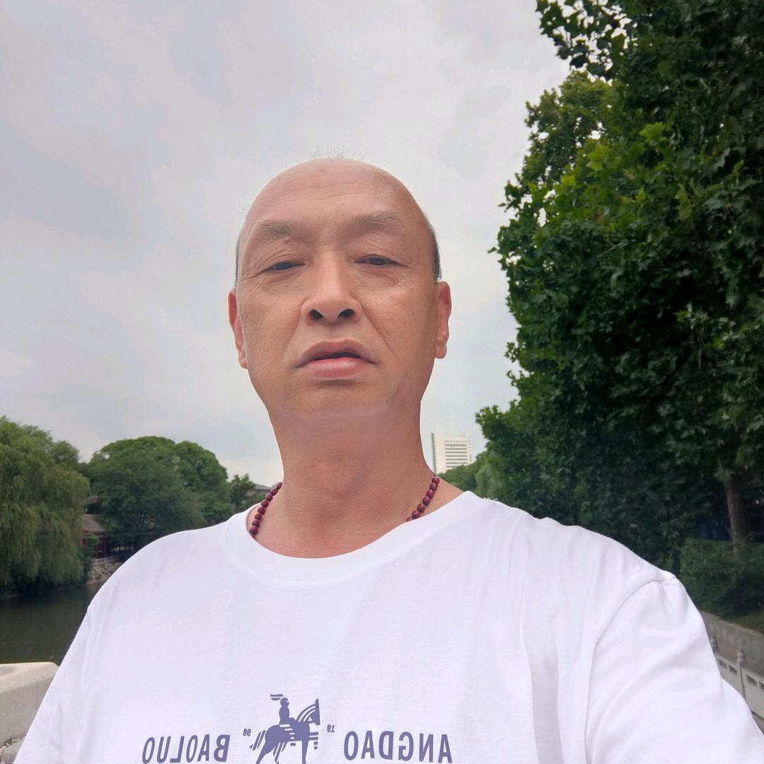 丁红卫
