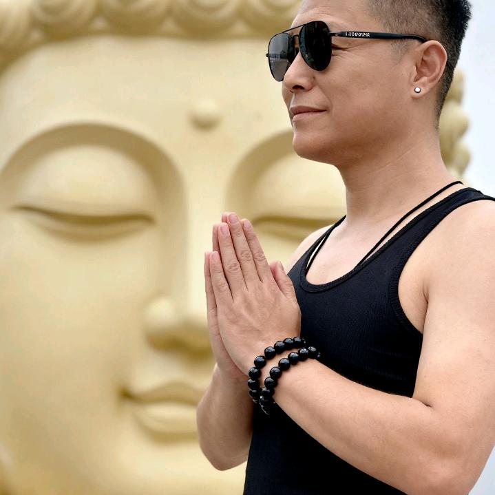 我哪懂得坚强我只会撑着