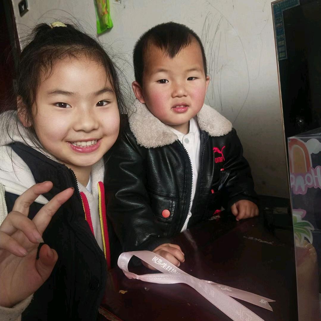 只在点烟时低头