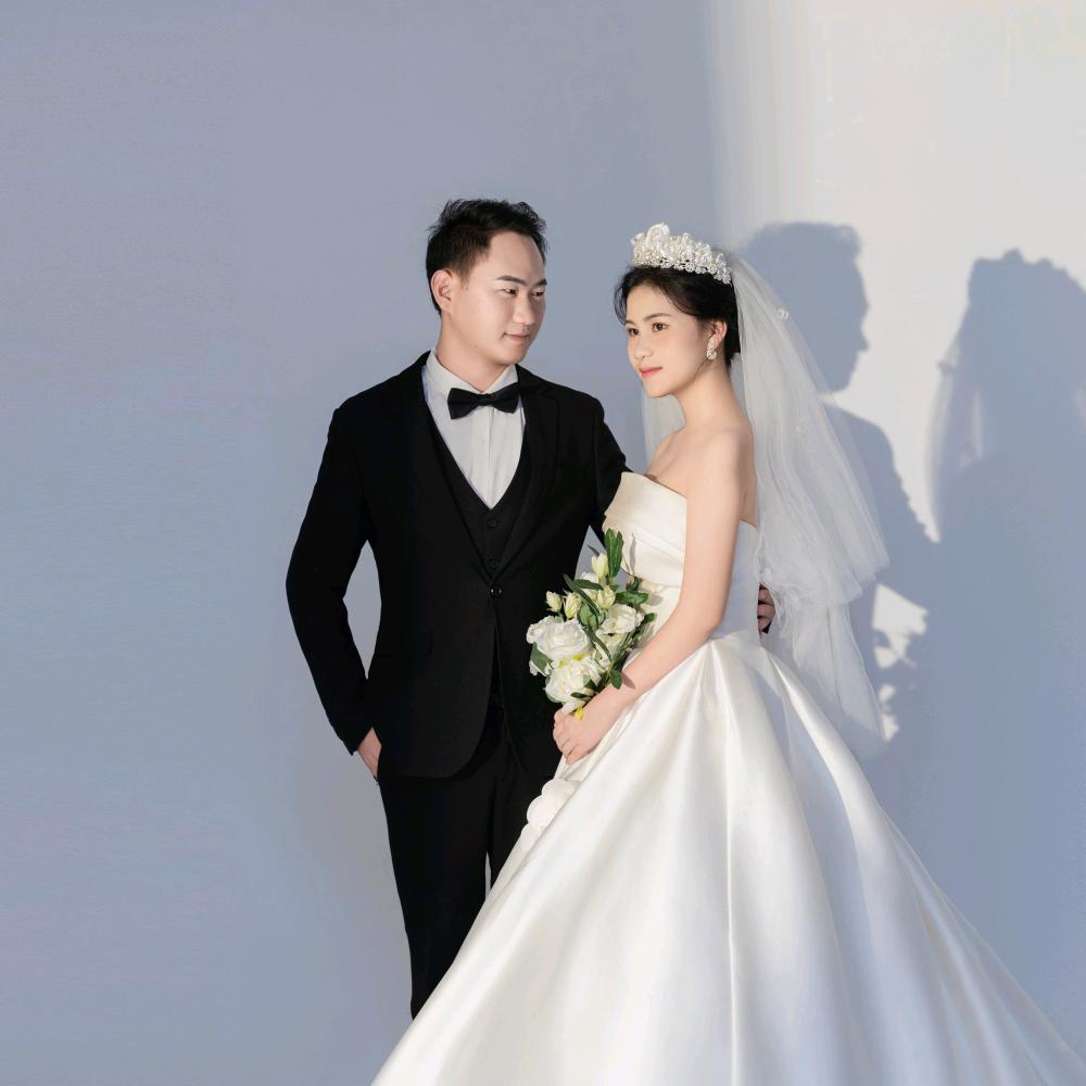 阿鹏和老挝媳妇希希