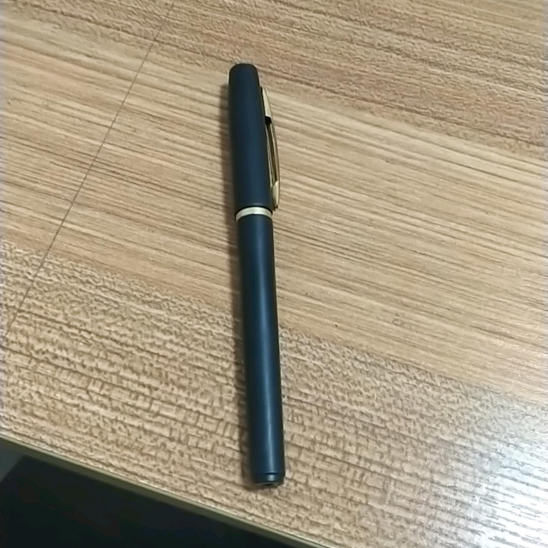 罗哥啊头像