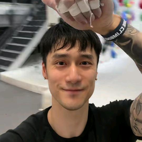 蒋劲夫直播好物返场