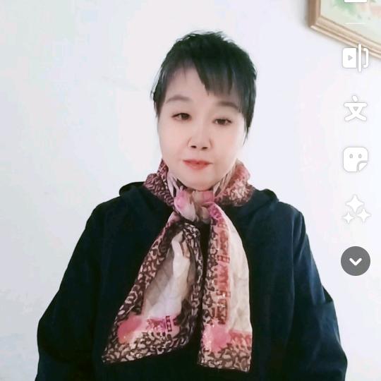 喜欢唱歌的老人