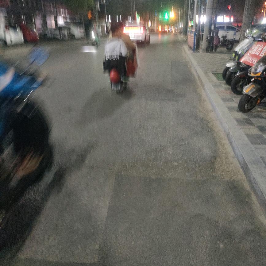 鹏鹏开心就好
