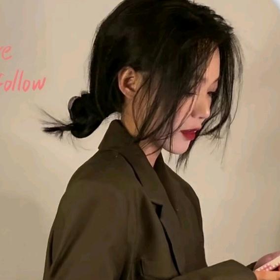 月月吖.