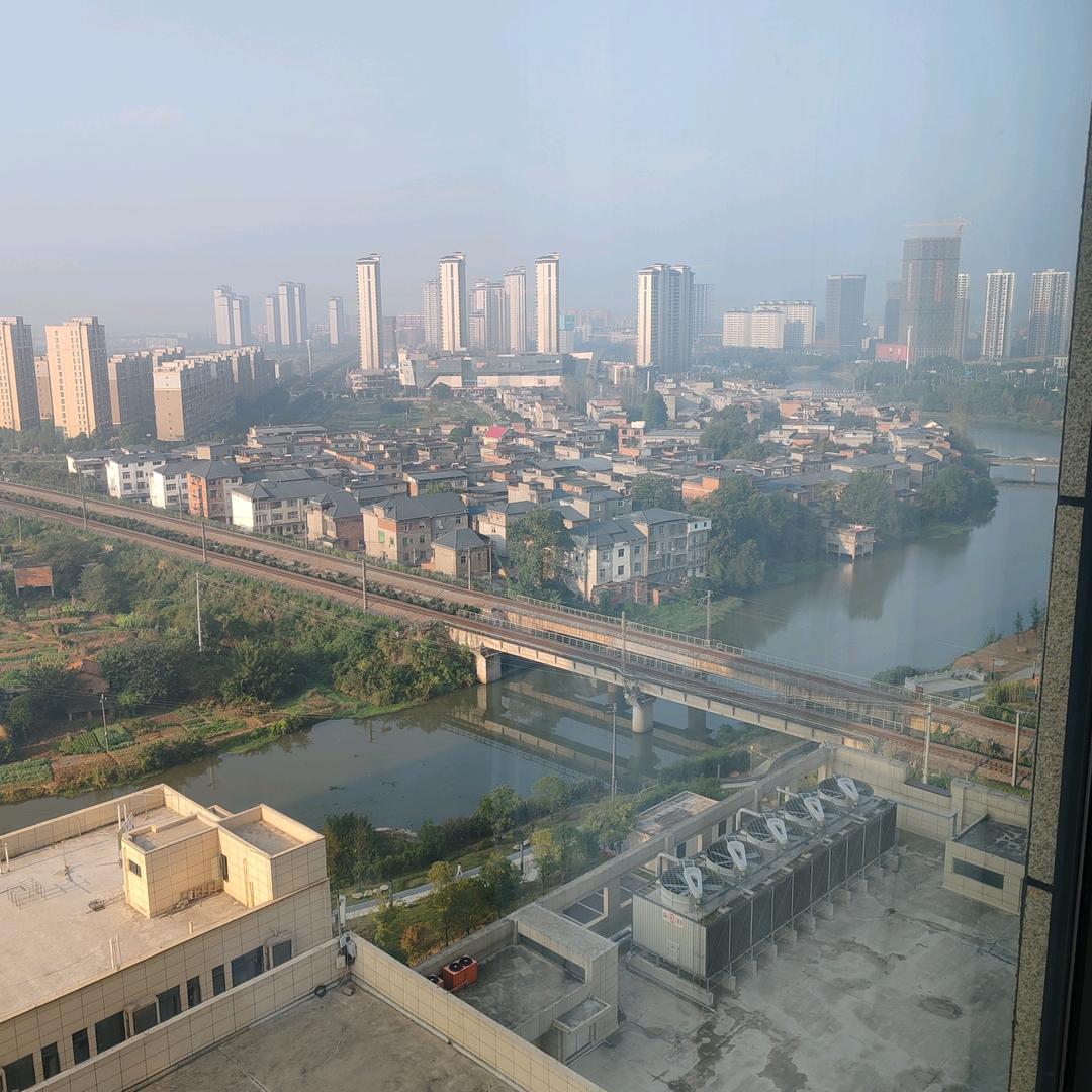 人没钱不如鬼，汤没盐不如水