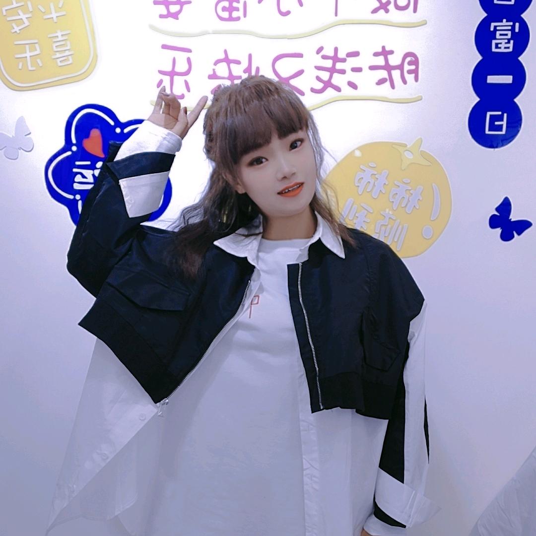 手放兜兜里