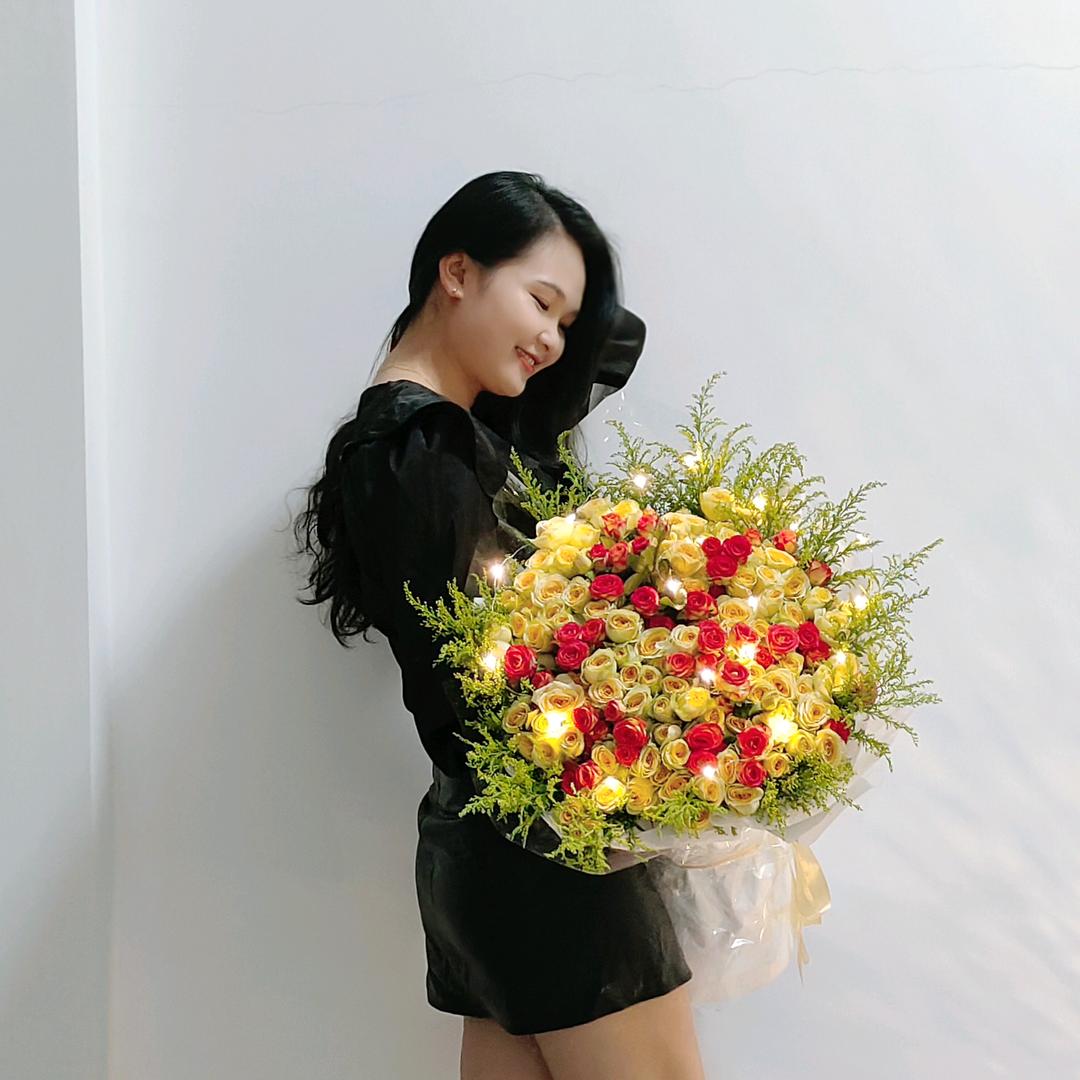 我叫小黄呀。