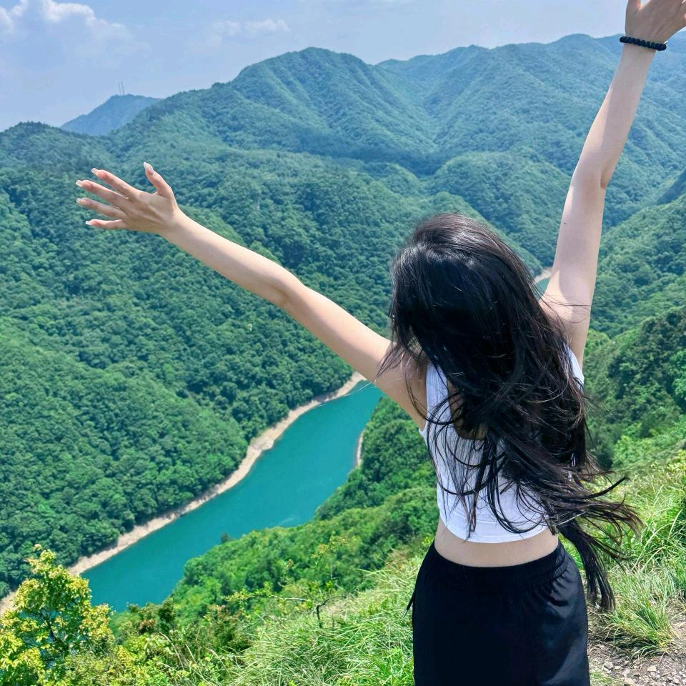 琪琪爱爬山【看主页进裙】