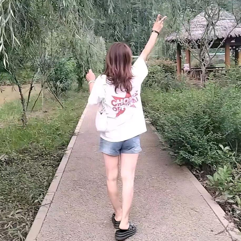 手握方向盘