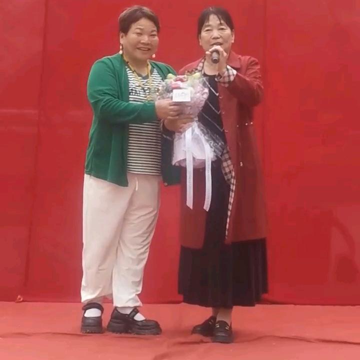 傲雪红梅