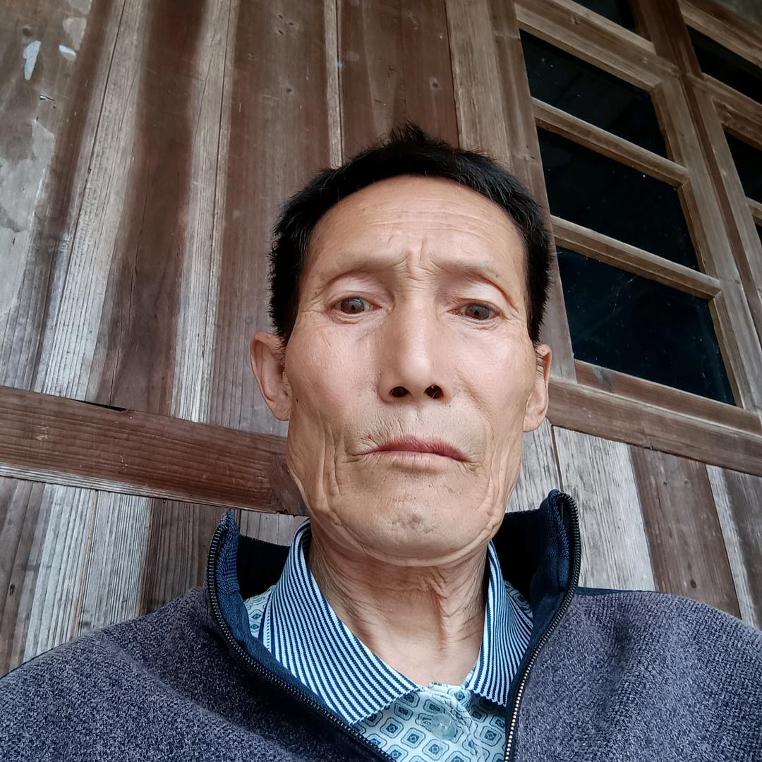 梅华明