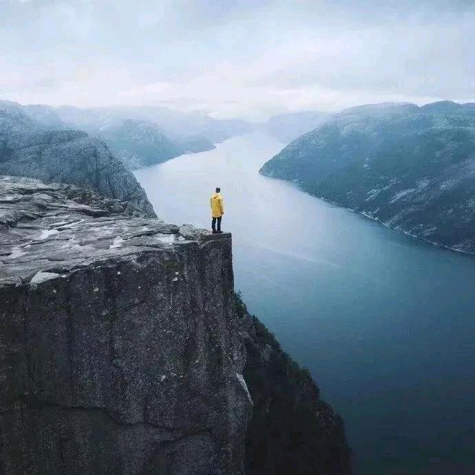 看右边👉