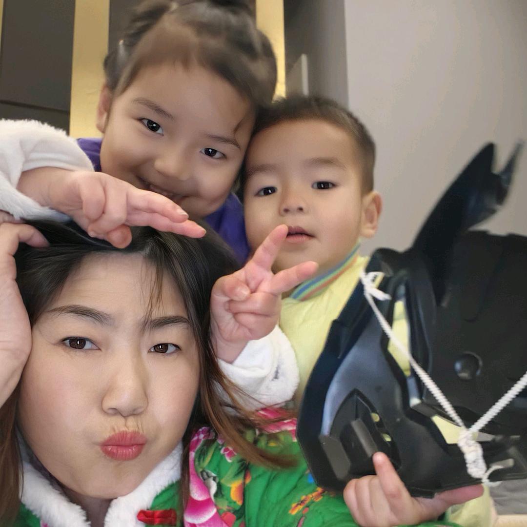 黄莉👩🏼‍🦰