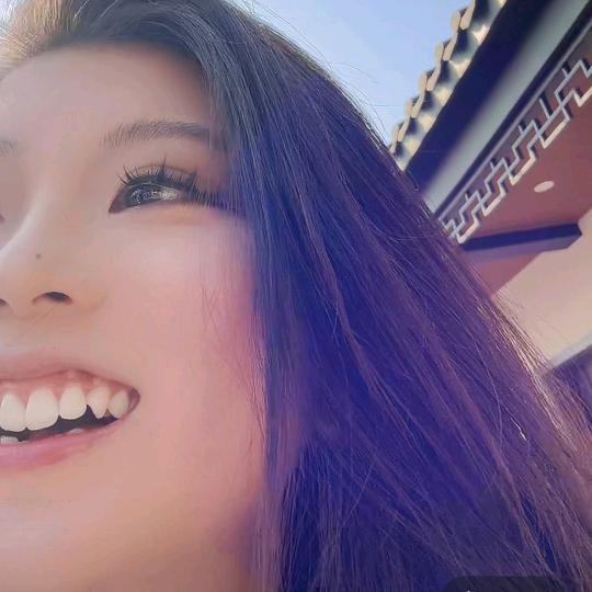 抽烟只抽黄鹤楼，一生爱你到白头