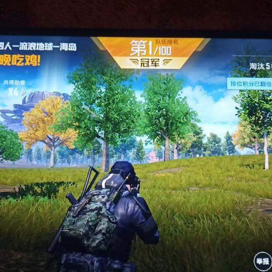 在莲溪寺听相声的摩尼