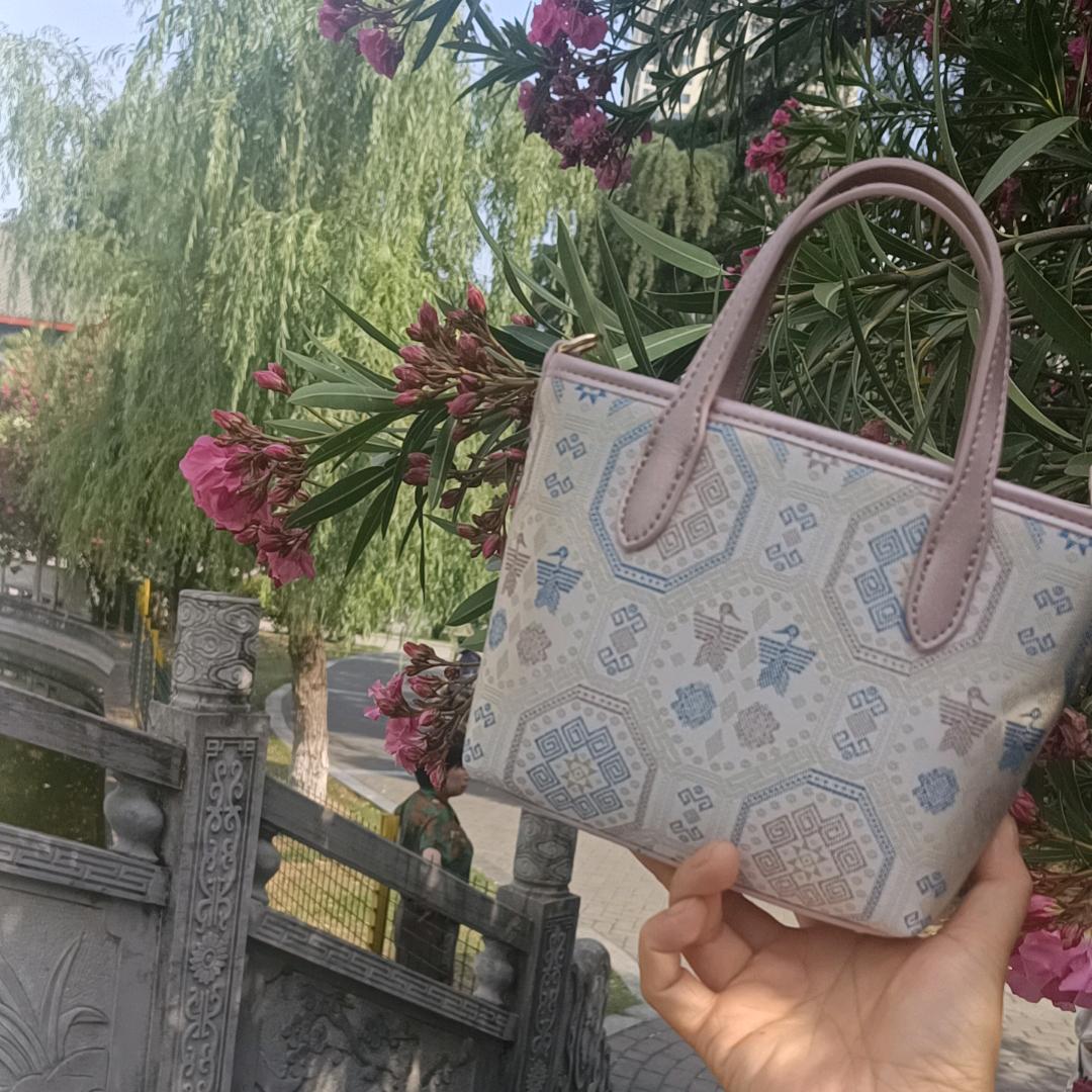 红红爱吃草莓我们是组装锂电池铁锂三元锂