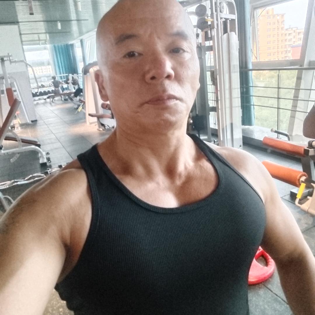 《喜欢撸铁》