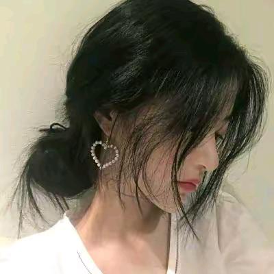 淡然一笑