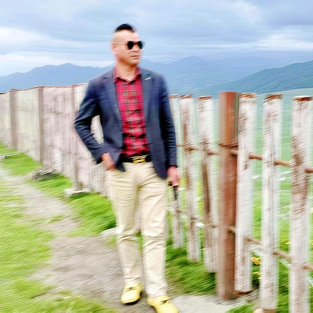 曹建在新疆，小迷糊给你带来好运